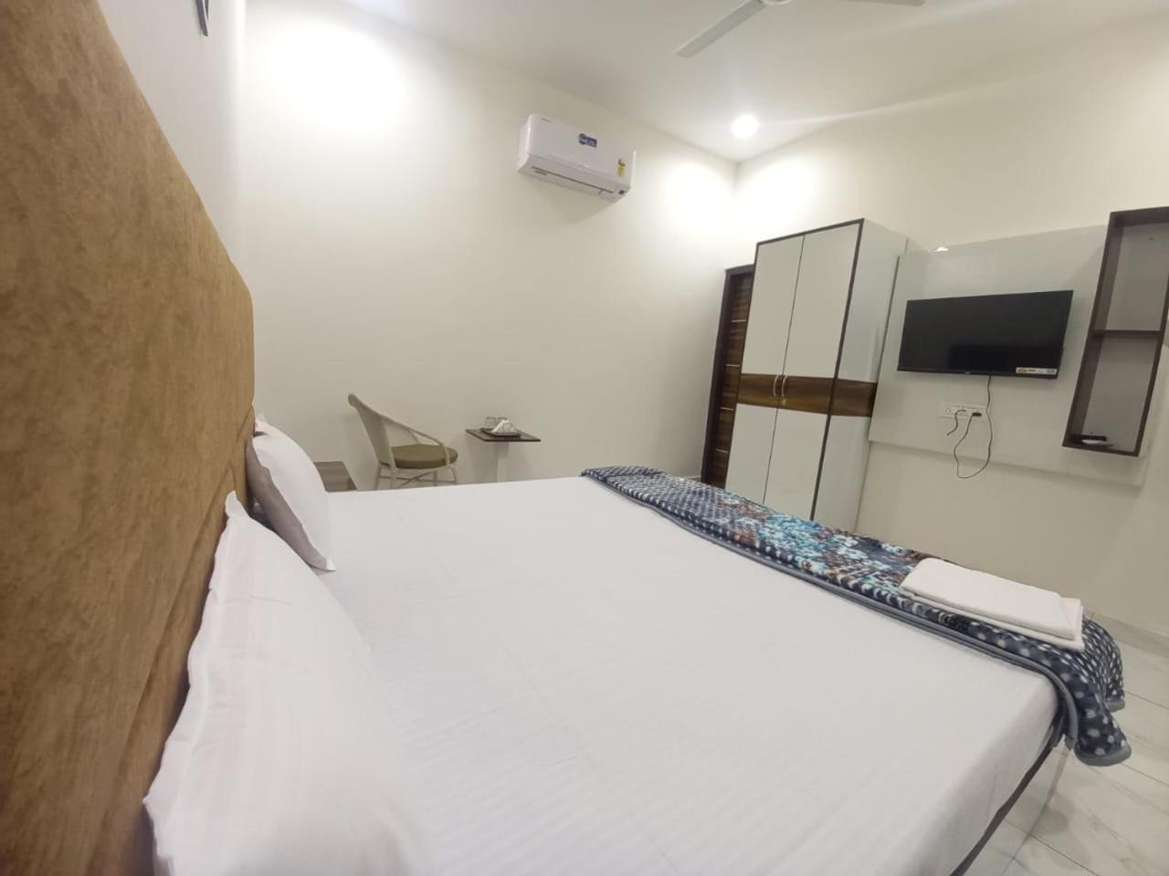 Hotel Kg Residency Ludhiana Buitenkant foto